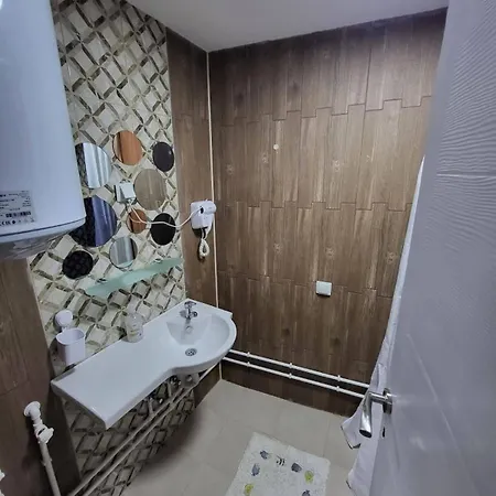 Dvor * Donja Toponica