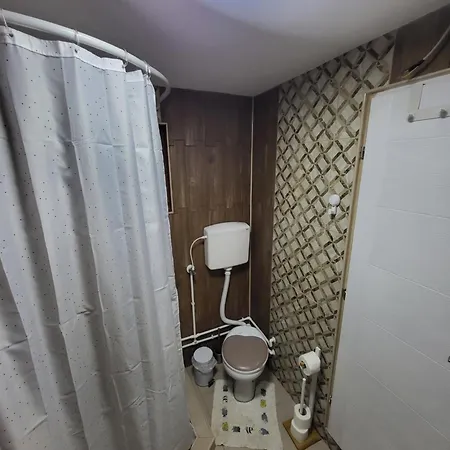 Dvor * Donja Toponica